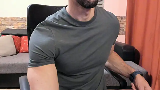 HotHunkTrainer élő XXX-chatje