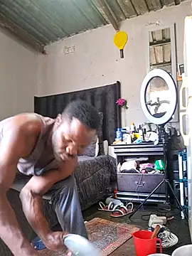 Petrossa: διαδικτυακό σόου στην κάμερα