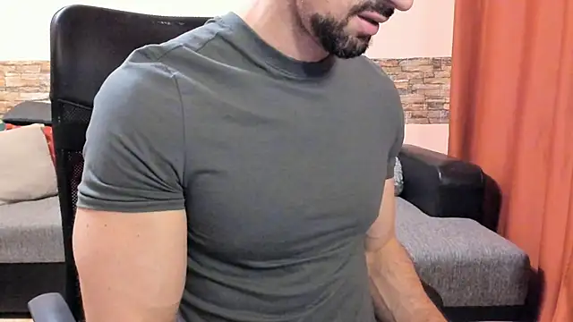 HotHunkTrainer: απευθείας συνομιλία ΧΧΧ