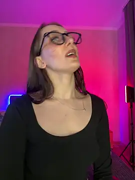 FlexboxDoll: διαδικτυακό σόου στην κάμερα