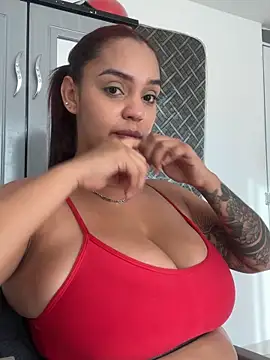 Sara-77のライブXXXチャット