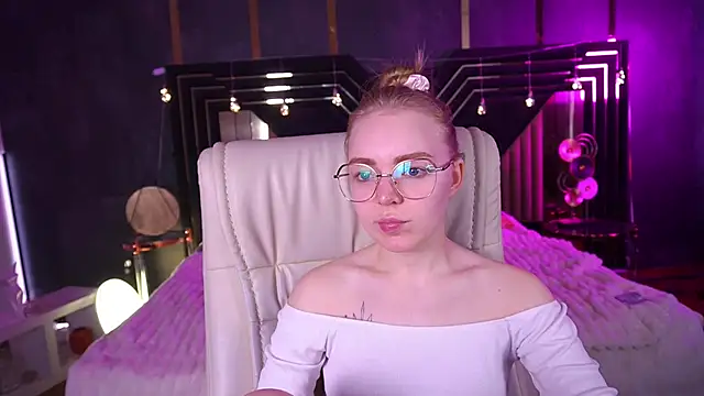 EmilySunshineS' Live XXX Chat