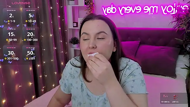 FeralPeach's Live XXX Chat