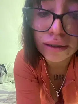 دردشة Kitty_Melodi الجنسية المباشرة