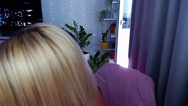 MonaLisaG Chat XXX in diretta