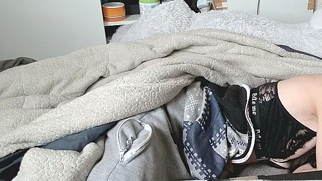 CeriseLapine Adlı Modelin Canlı XXX Sohbeti