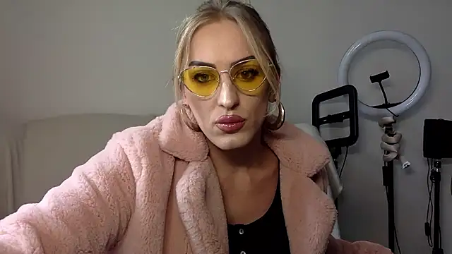 Show modela Mileriya na web-kameri