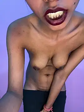 Small_Titss' Webcam Show