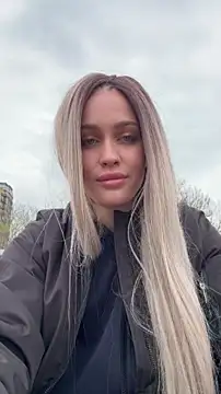 XXX chat uživo modela KikiWatson