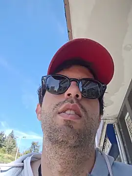 Show de RikCum4u na webcam