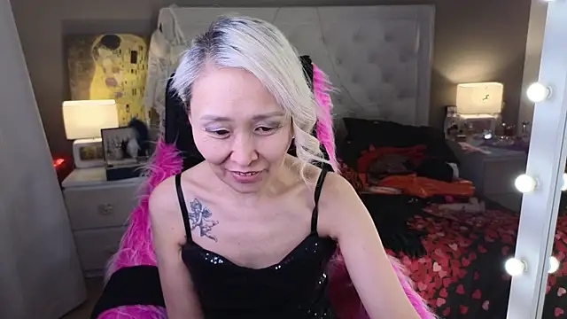 RoxalanaStar Chat XXX in diretta