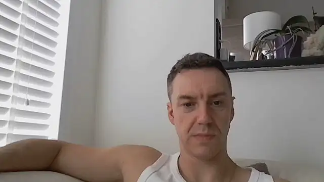 ploki2180 Chat XXX in diretta