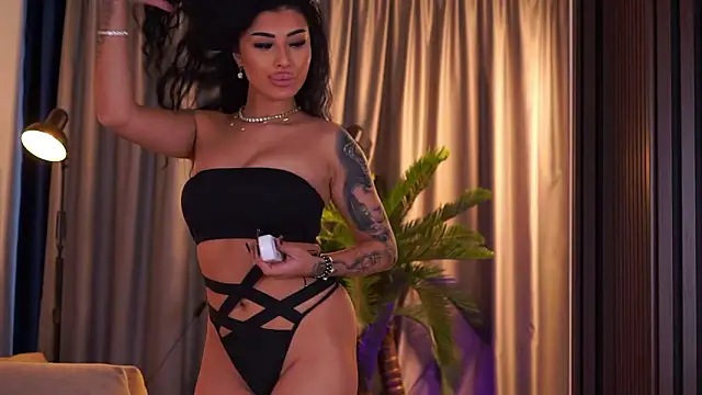 Chatroom XXX en direct de YanaRamirez