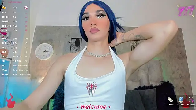 Baby_Aliz: διαδικτυακό σόου στην κάμερα