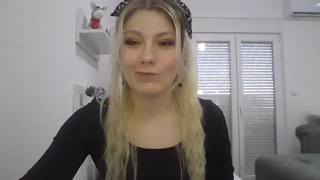 Foxy_Bright Adlı Modelin Canlı XXX Sohbeti