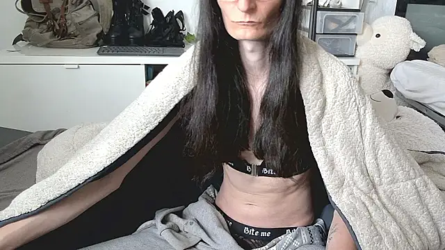 CeriseLapine Chat XXX in diretta