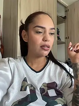 Chatroom XXX en direct de Sara-77