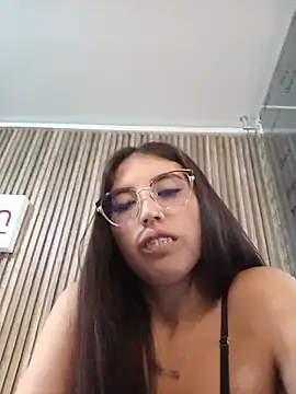 Valk_submissive live XXX chat