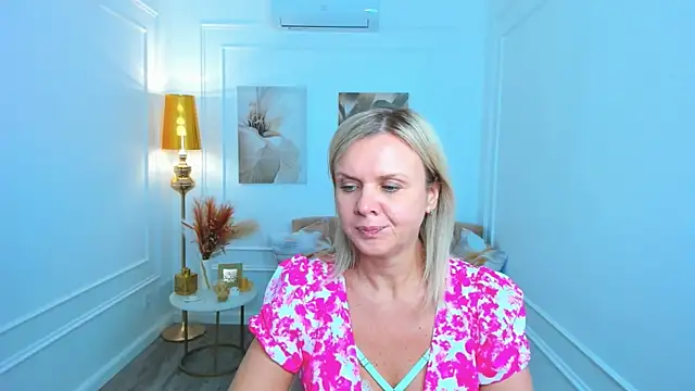 AgathaKlouin Chat XXX live