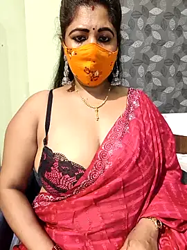 Pokazy przed kamerką – Poly_bhabi