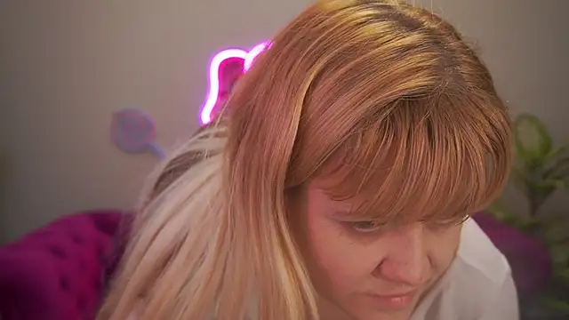 BellaLaPetitのライブXXXチャット