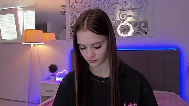 LuisaClover Live XXX-chat