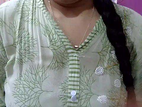 Chat +18 de Cute_Aliyaa ao vivo