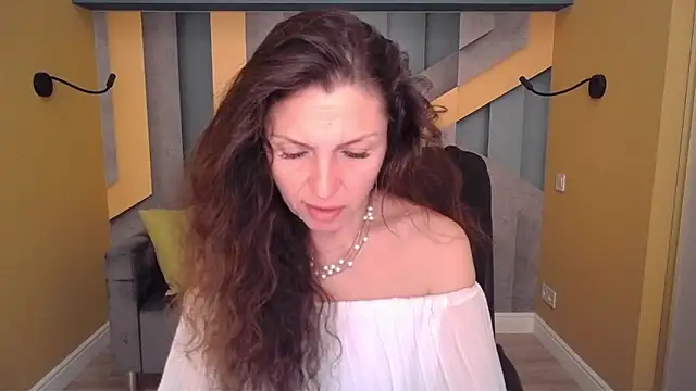 EllaLong Chat XXX in diretta