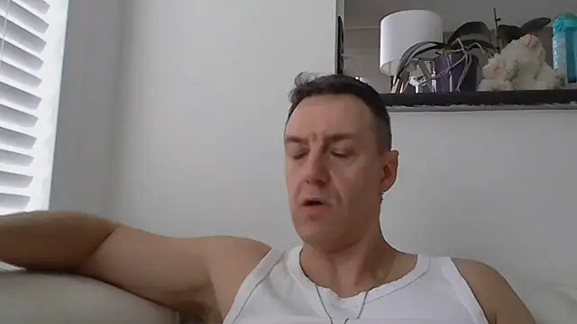 ploki2180's Webcam Show