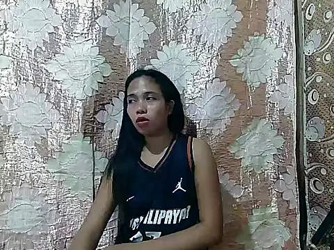 PinaySkinnyGirl's Live XXX Chat