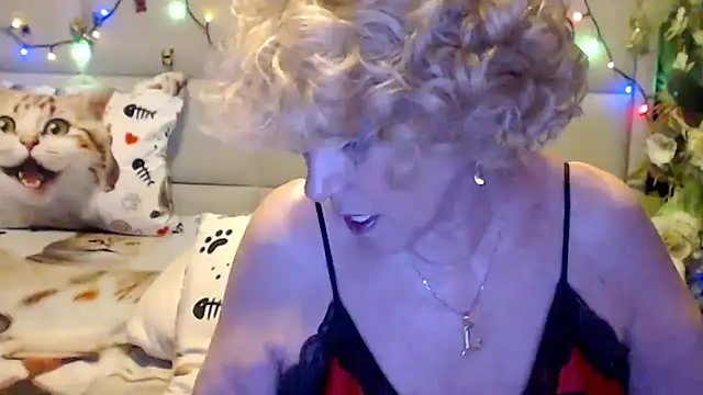 HappyWomanOn's Live XXX Chat