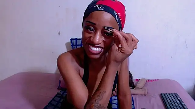 Chat +18 de Nikistickyxx25 ao vivo