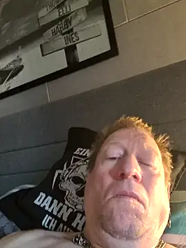 tomtom111111 Adlı Modelin Canlı XXX Sohbeti