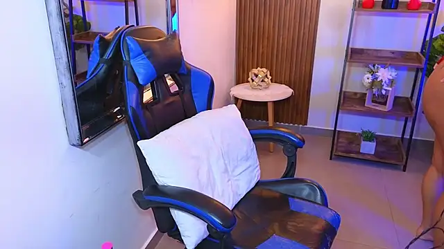 Kenya--Buhle 网络视讯表演