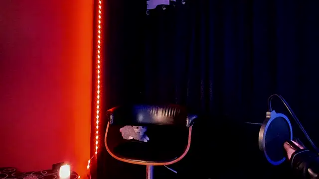 PervertedMissCloe Show in webcam