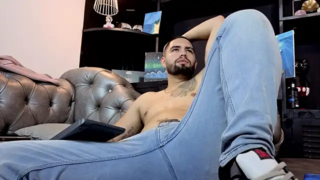 matteosantos Adlı Modelin Canlı XXX Sohbeti