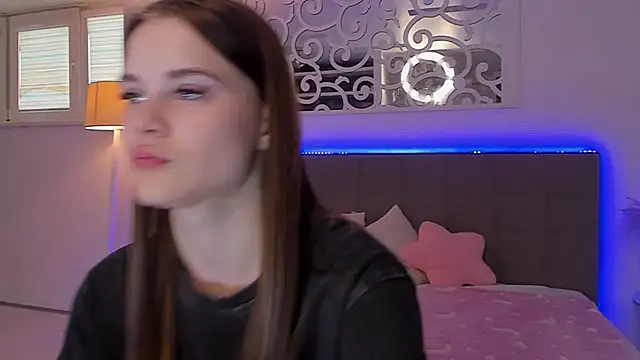 LuisaClover: онлайн-секс-чат