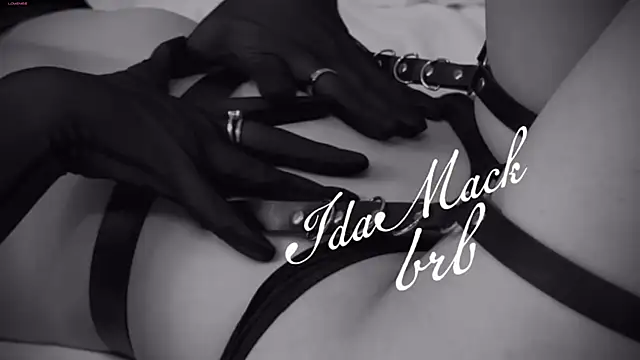 IdaMack live XXX chat