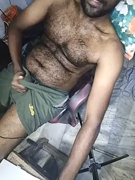 Tinku_1324: διαδικτυακό σόου στην κάμερα