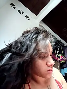 Little_Doll25 élő XXX-chatje