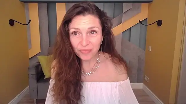 EllaLong élő XXX-chatje