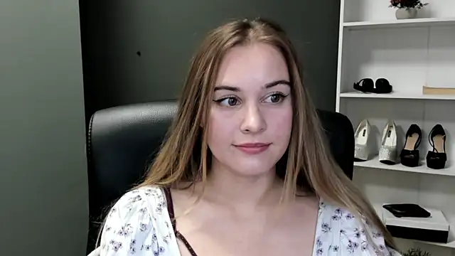 kitty_valeria: απευθείας συνομιλία ΧΧΧ