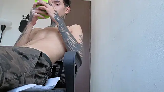 دردشة Saturno_v الجنسية المباشرة