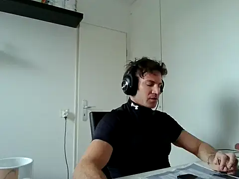 alpha-hunkn Live XXX chat