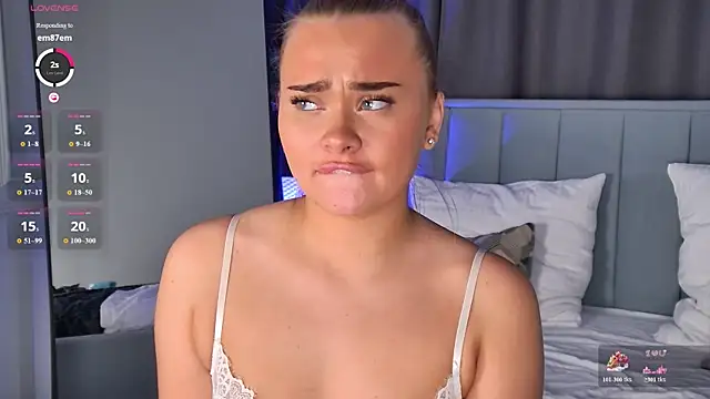 MonicaWestt Chat XXX in diretta