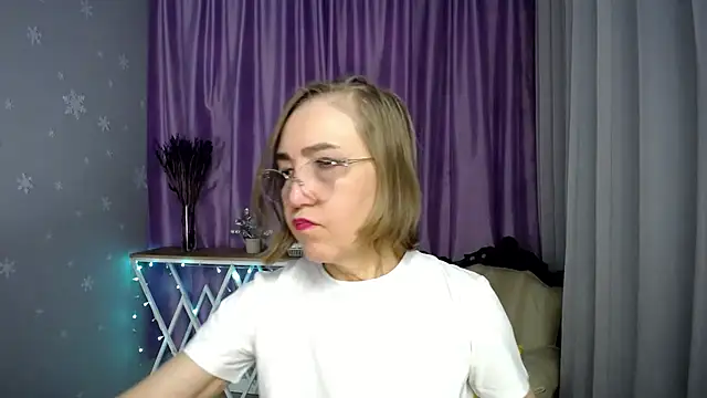 queen_a_n_i's Webcam Show