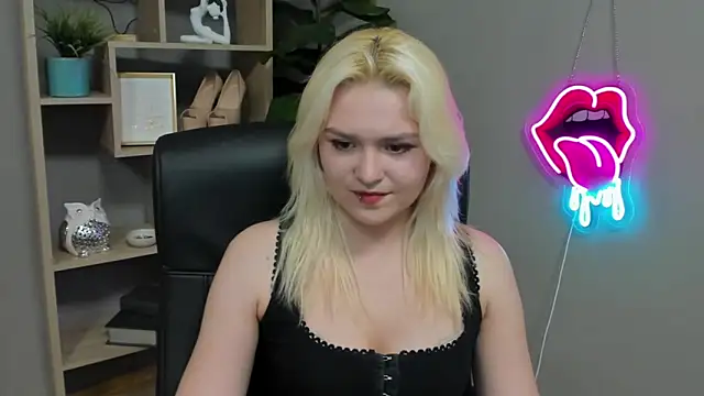 SweetLilyxo's Live XXX Chat