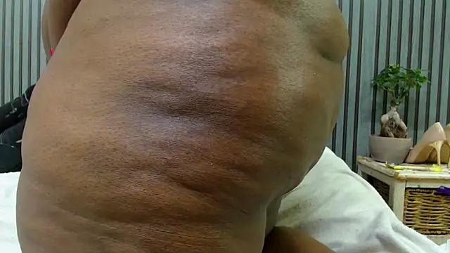 ROYALASS25's Webcam Show