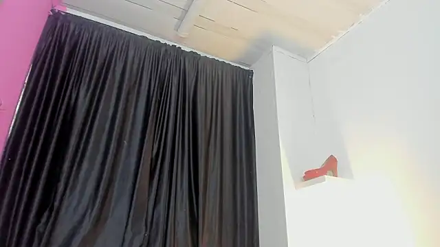 ScarletBigTitties Adlı Modelin Canlı XXX Sohbeti