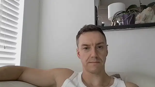 Show modela ploki2180 na web-kameri